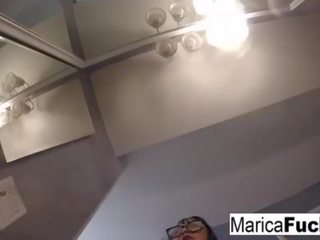 Marica hase sisse desirable pitspesu masturbeerib sisse a peegel
